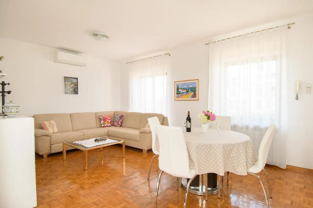 Apartments Palmic Porec 0*,